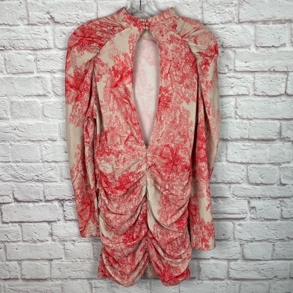 In The Style X Lorna Ruched Open Back Long Sleeve toile de Jouy Mini Dress 4! - Picture 3 of 7